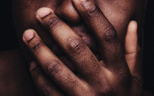 hands mouth nsey-benajah-satxCkw5nog-unsplash 496x310