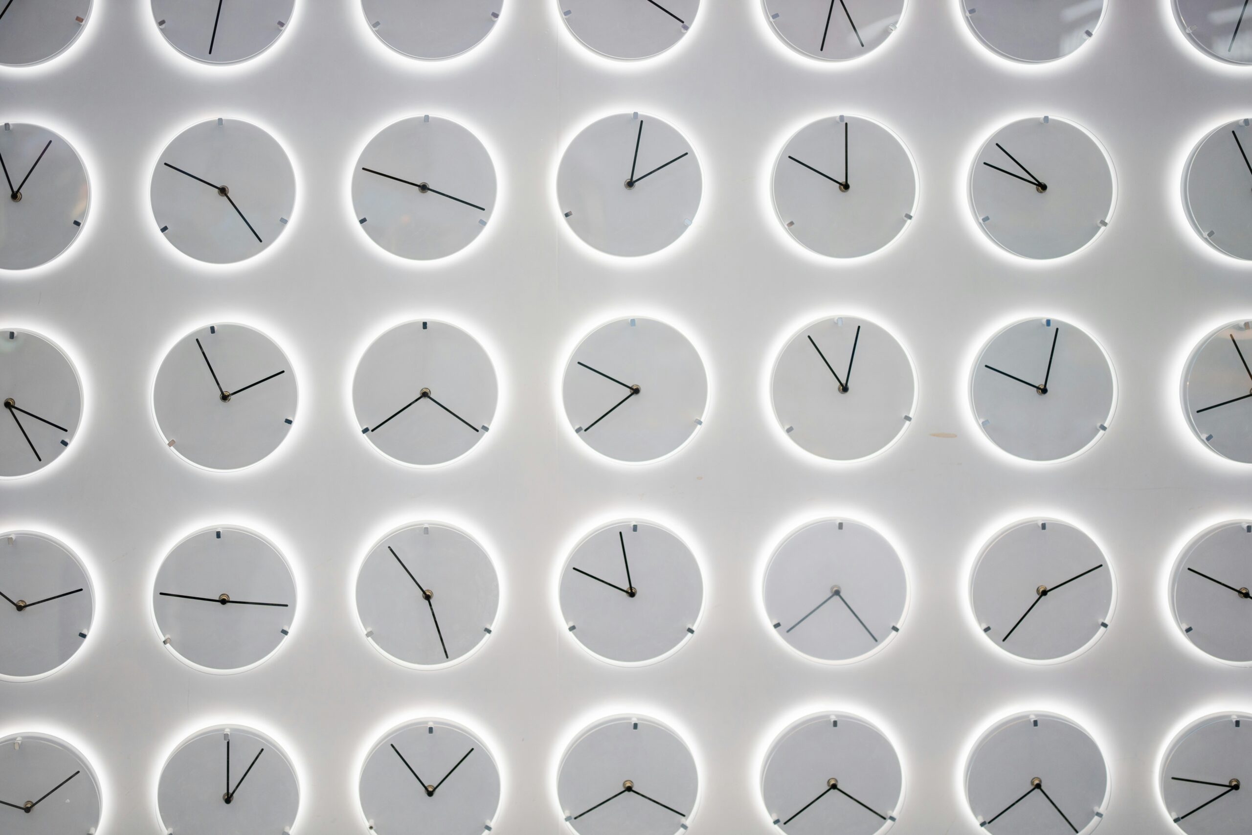 clocks donald-wu-mRGtYItJRnA-unsplash